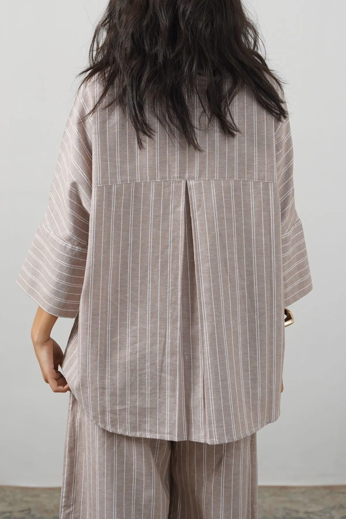 Layered Collar Subtle Print LINEN BATWING SHIRT