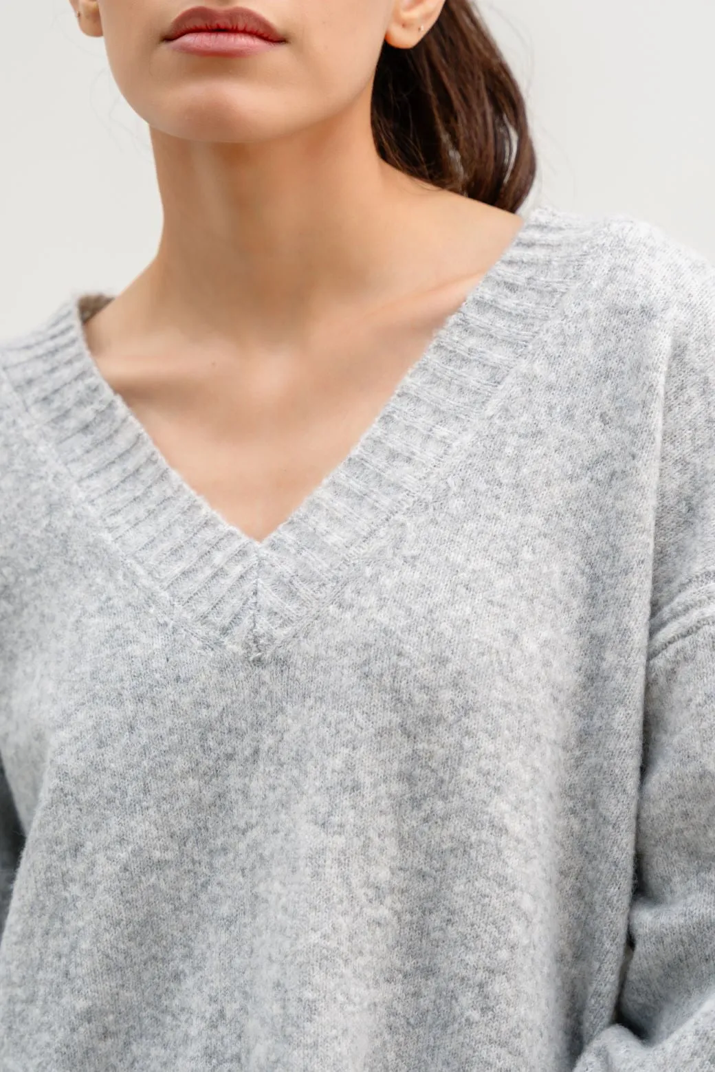 Urban Style CLASSIC V-NECK JUMPER