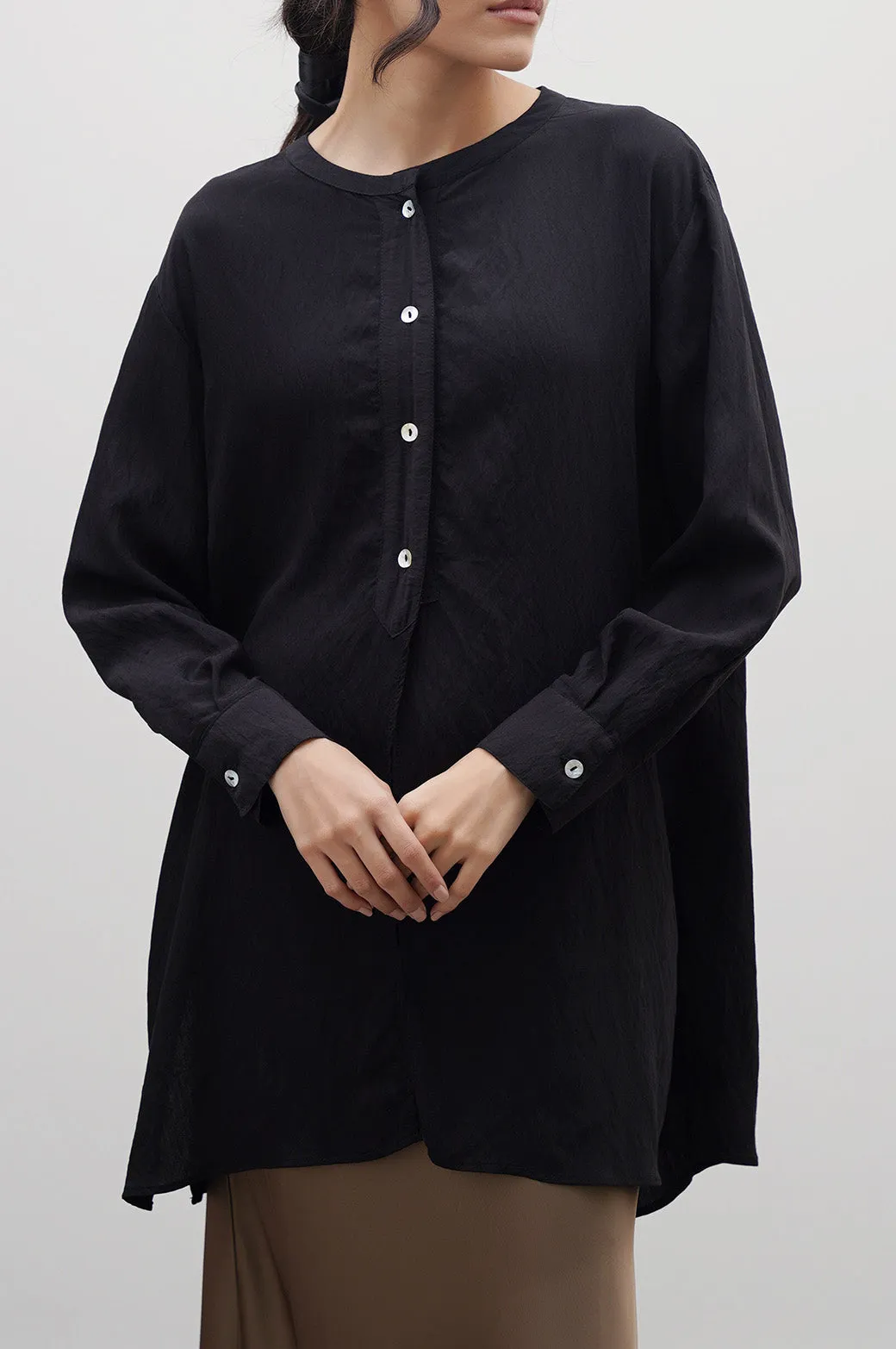 Runway Inspired Flexible Placket Structure FLOWY SHIRT