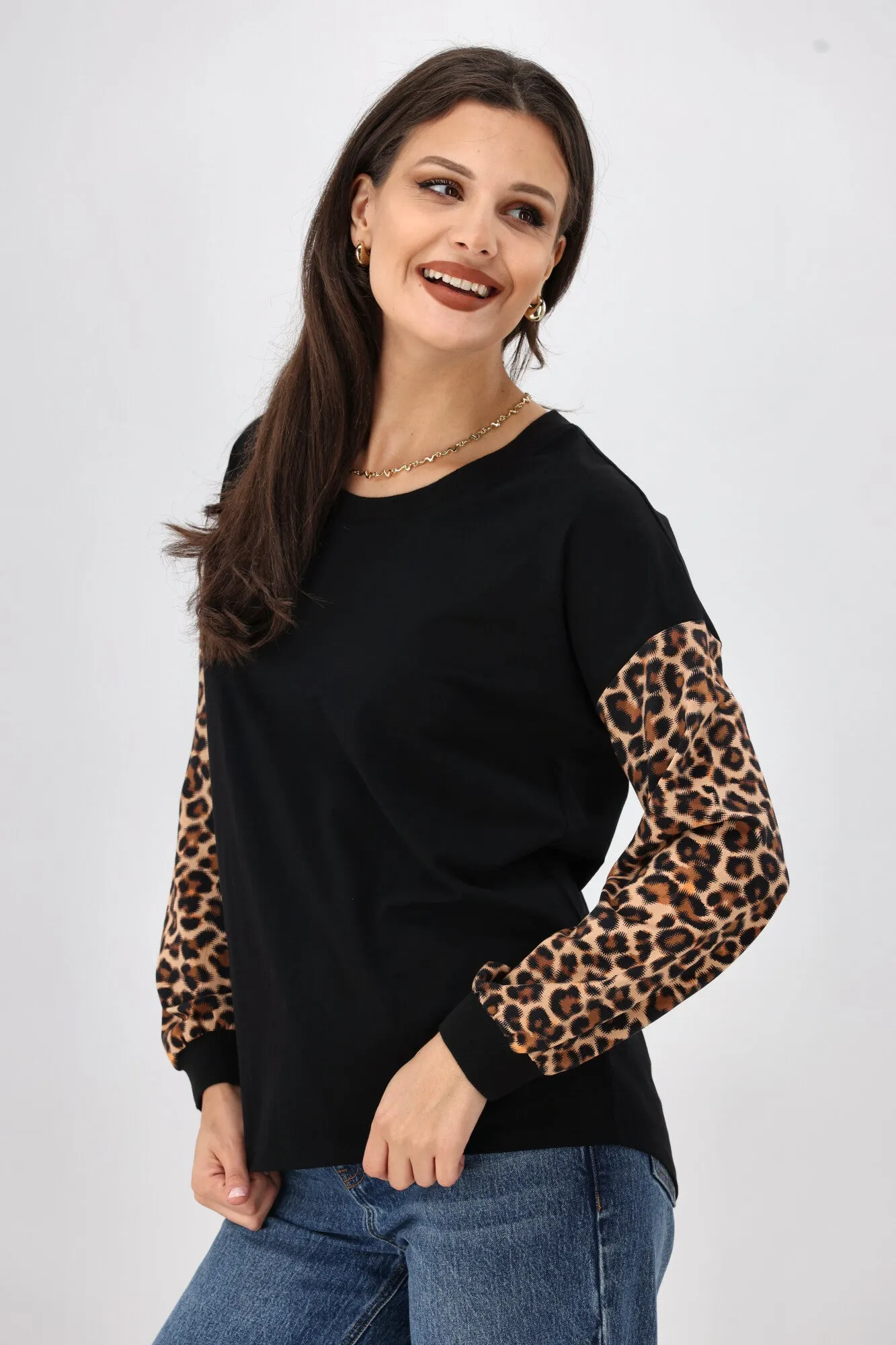 Modular Pocket Layout FeatherlightConstruction Shine On Label Antigini Crew Neck Top Animal Print