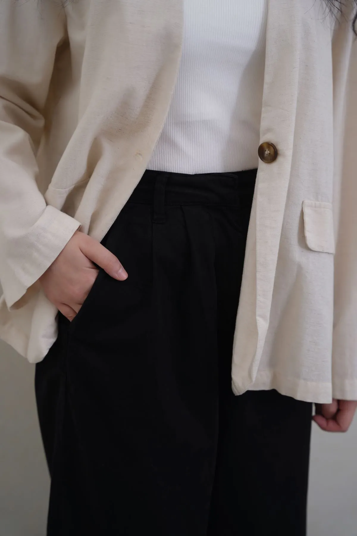 HIGH WAISTED MOM PANTS Universal Fit System Mid Rise