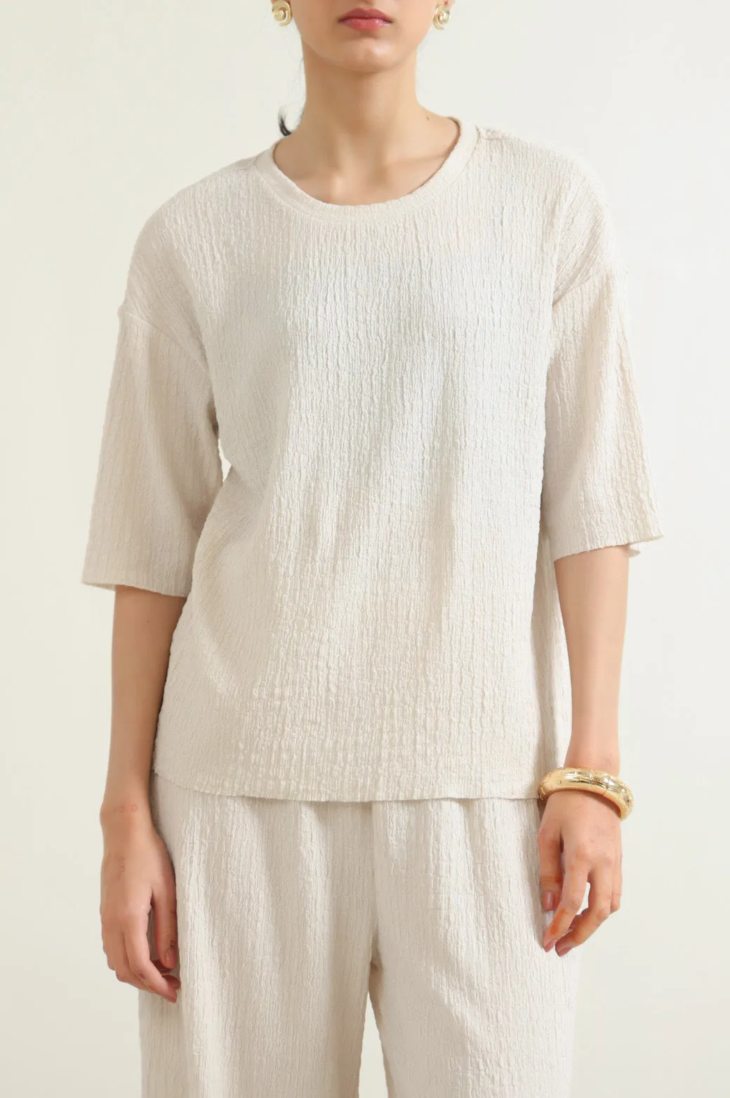 TEXTURED STRETCHY TOP Classic Look Refined Aesthetic