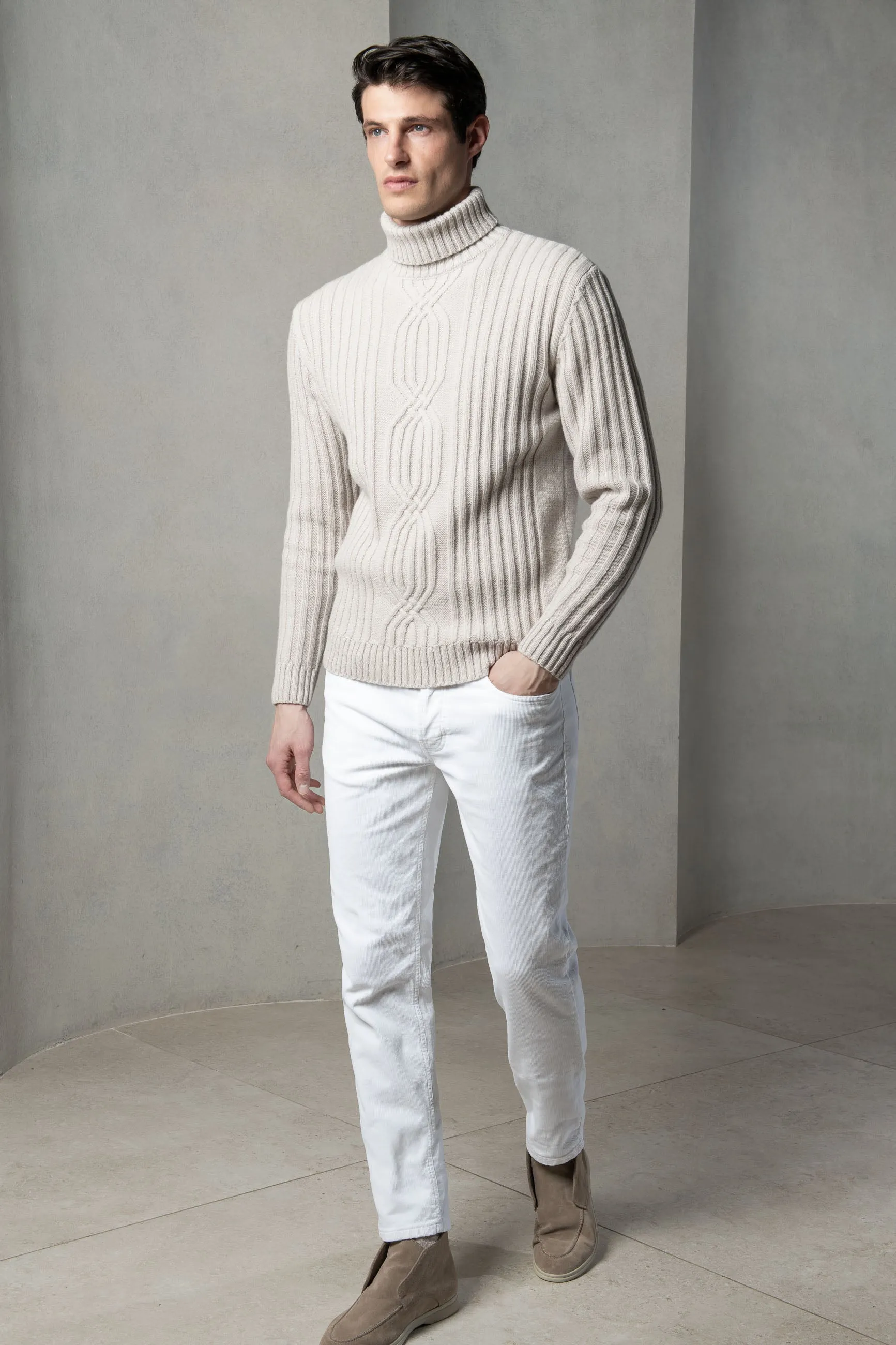 Warm Gloves Collapsible Hood Beige jacquard patterned wool & cashmere turtleneck ?C Made in Italy