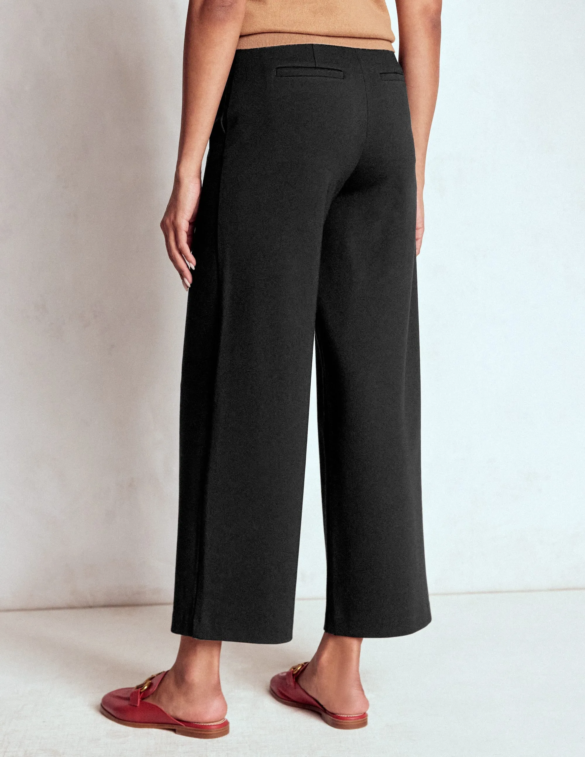 Sleek Appearance Light and Cozy Belgravia Ponte Crop Trousers-BLACK
