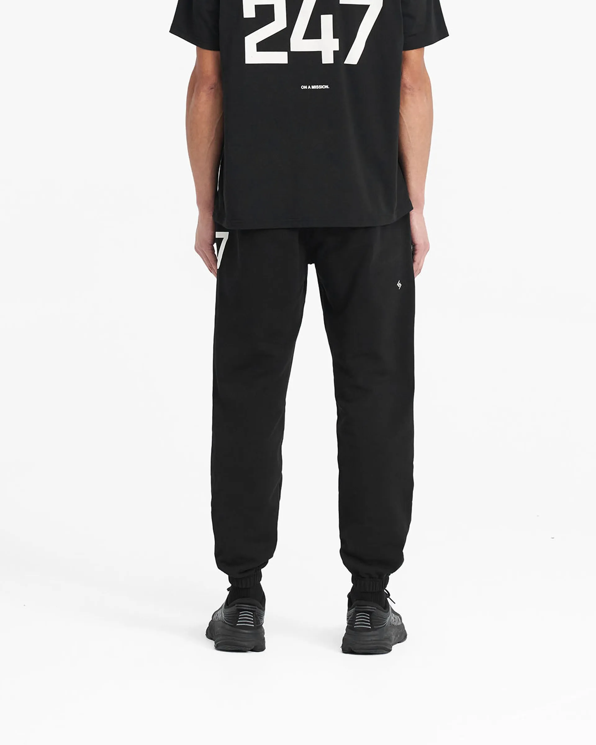 247 Sweatpant - Black Cozy and Relaxed Windproof Design