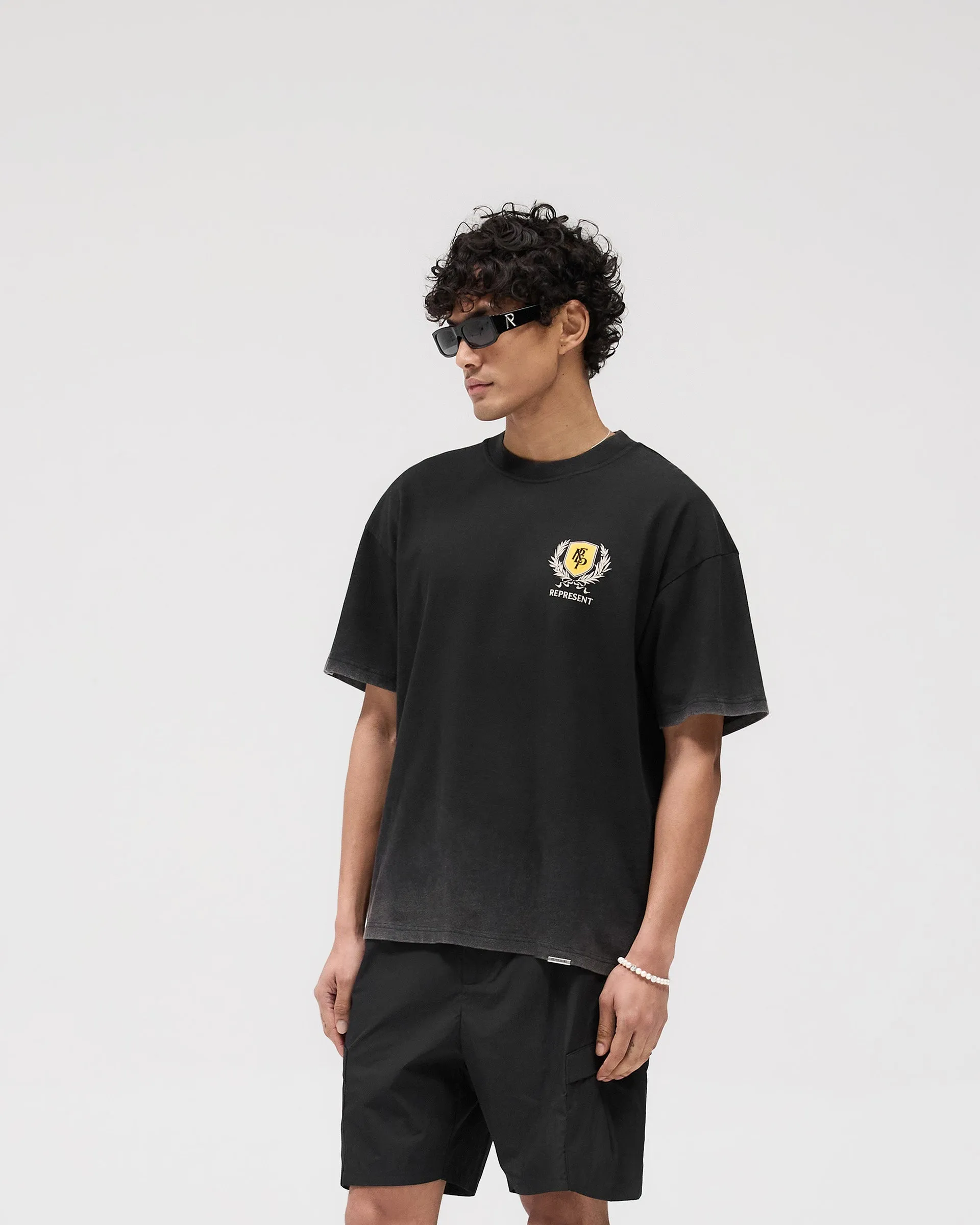 Crest T-Shirt - Vintage Black Simple Comfort Look