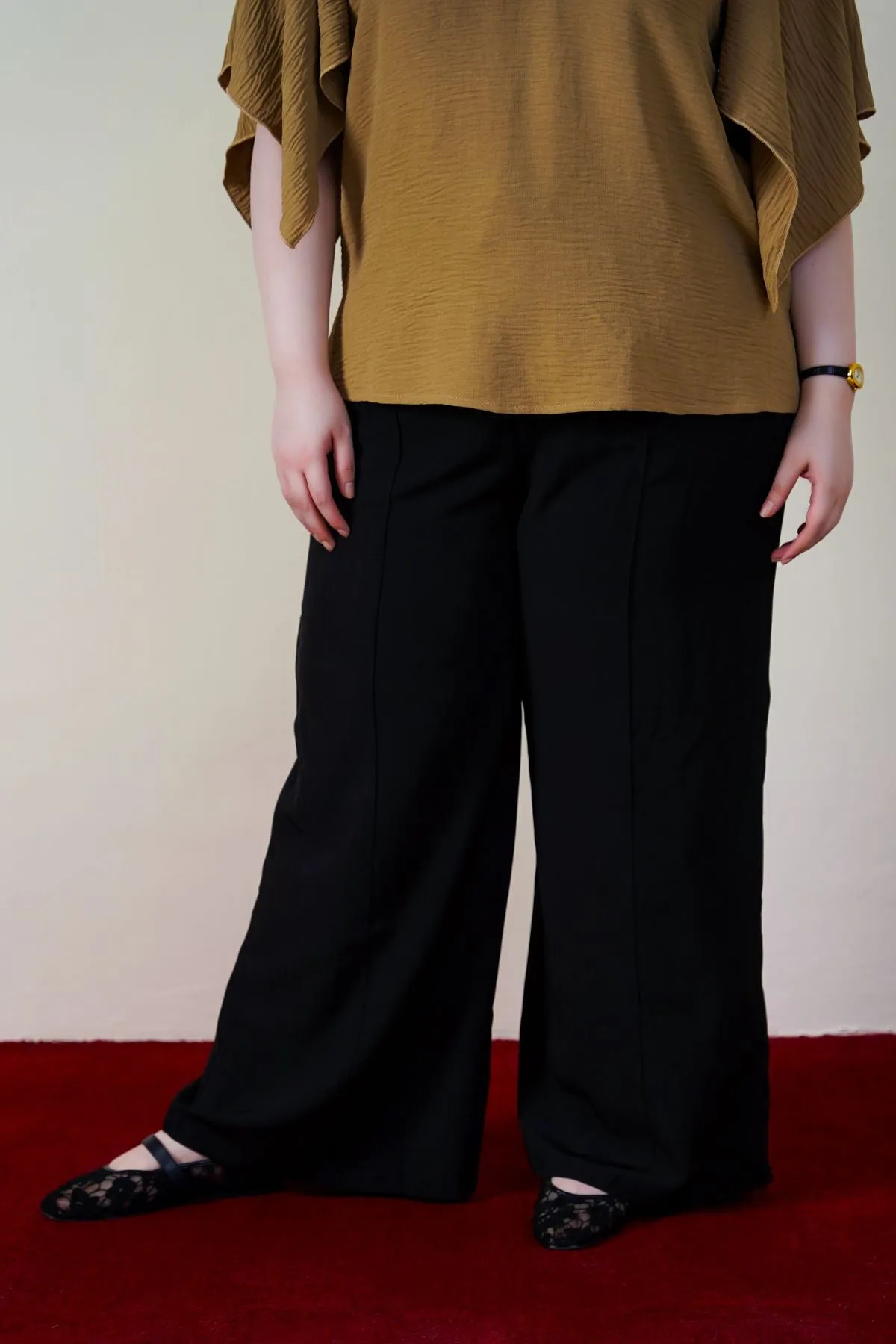 CURVE DRAWSTRING PANTS Sleek Comfort Friction Resistant Fabric