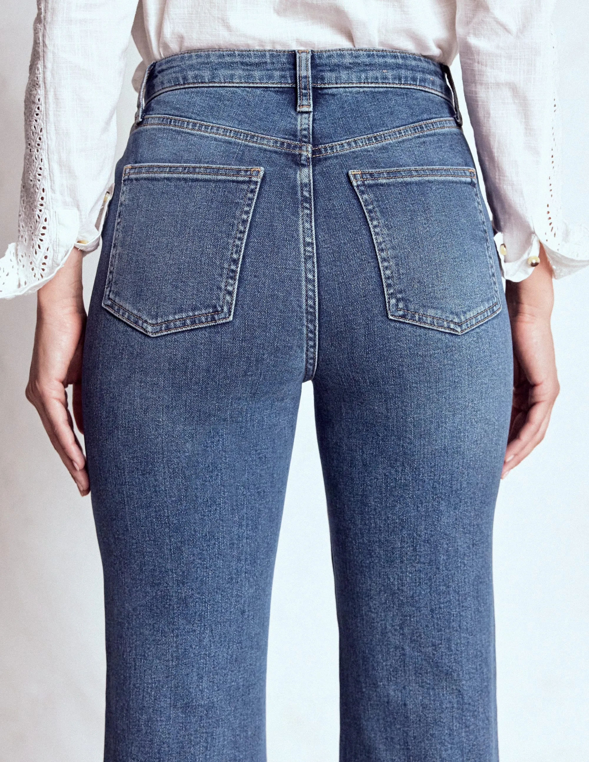 Shopping Day Slim High Rise Fitted Flare Jeans-Mid Vintage