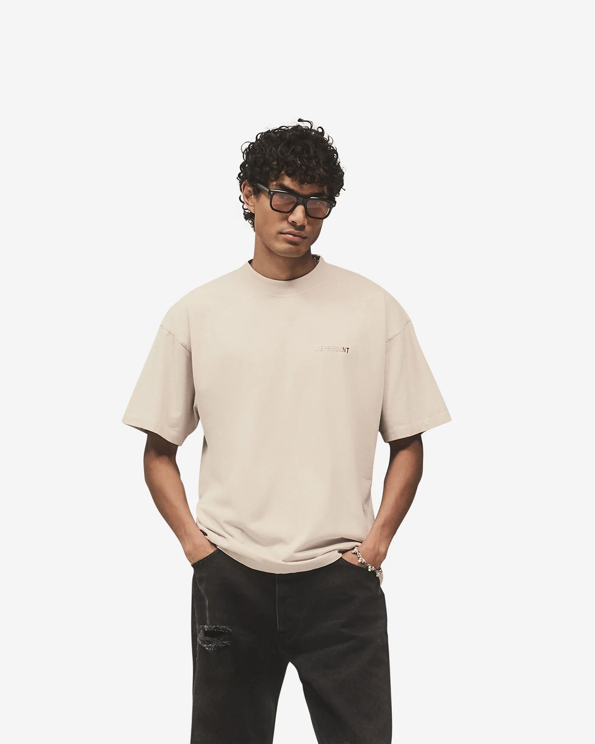 Comfy and Versatile Classic timelessness Metal Block Logo T-Shirt - Concrete