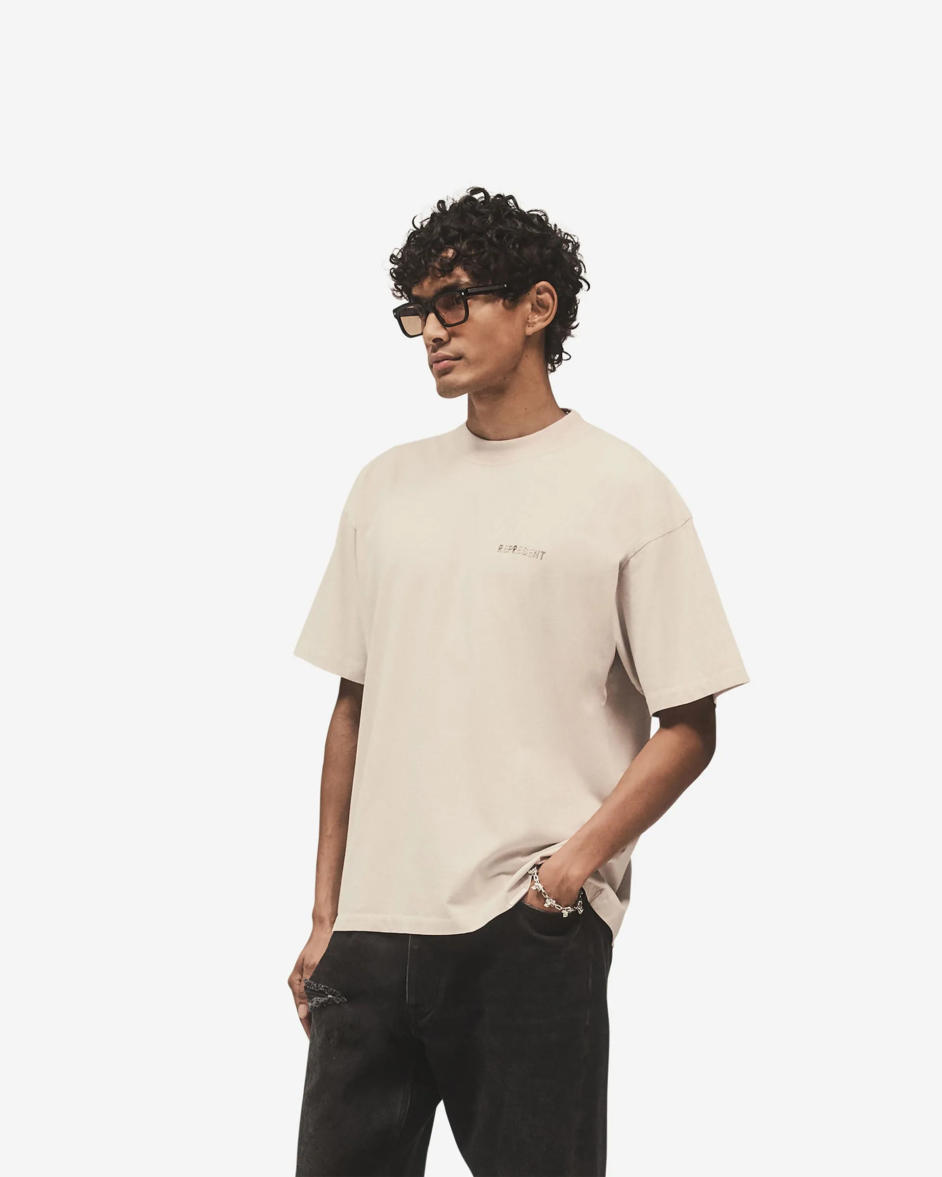 Metal Block Logo T-Shirt - Concrete Holiday Comfort Style