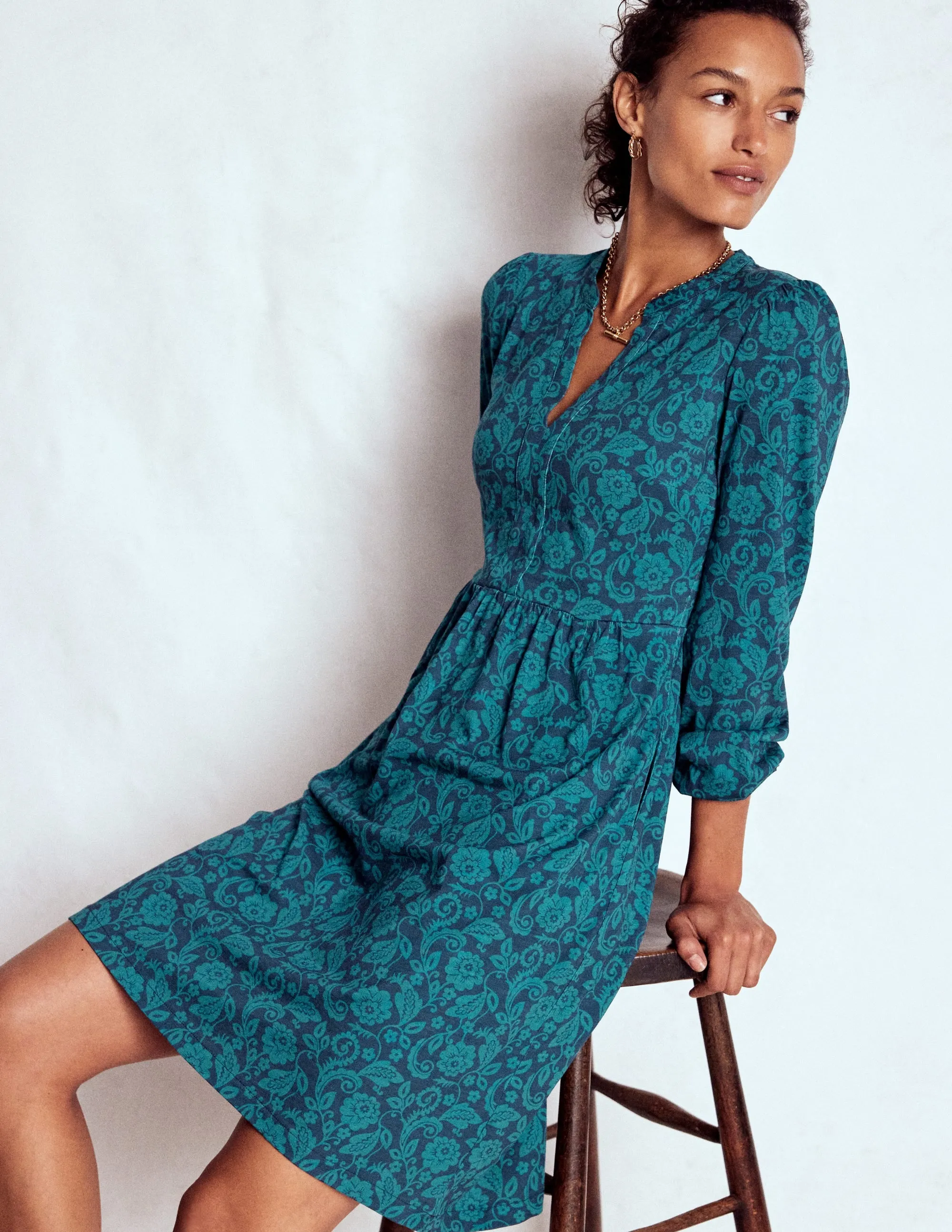 Pure Motion Sophisticated Cut Naomi Relaxed Jersey Dress-Midnight Ocean, Ornate Flora