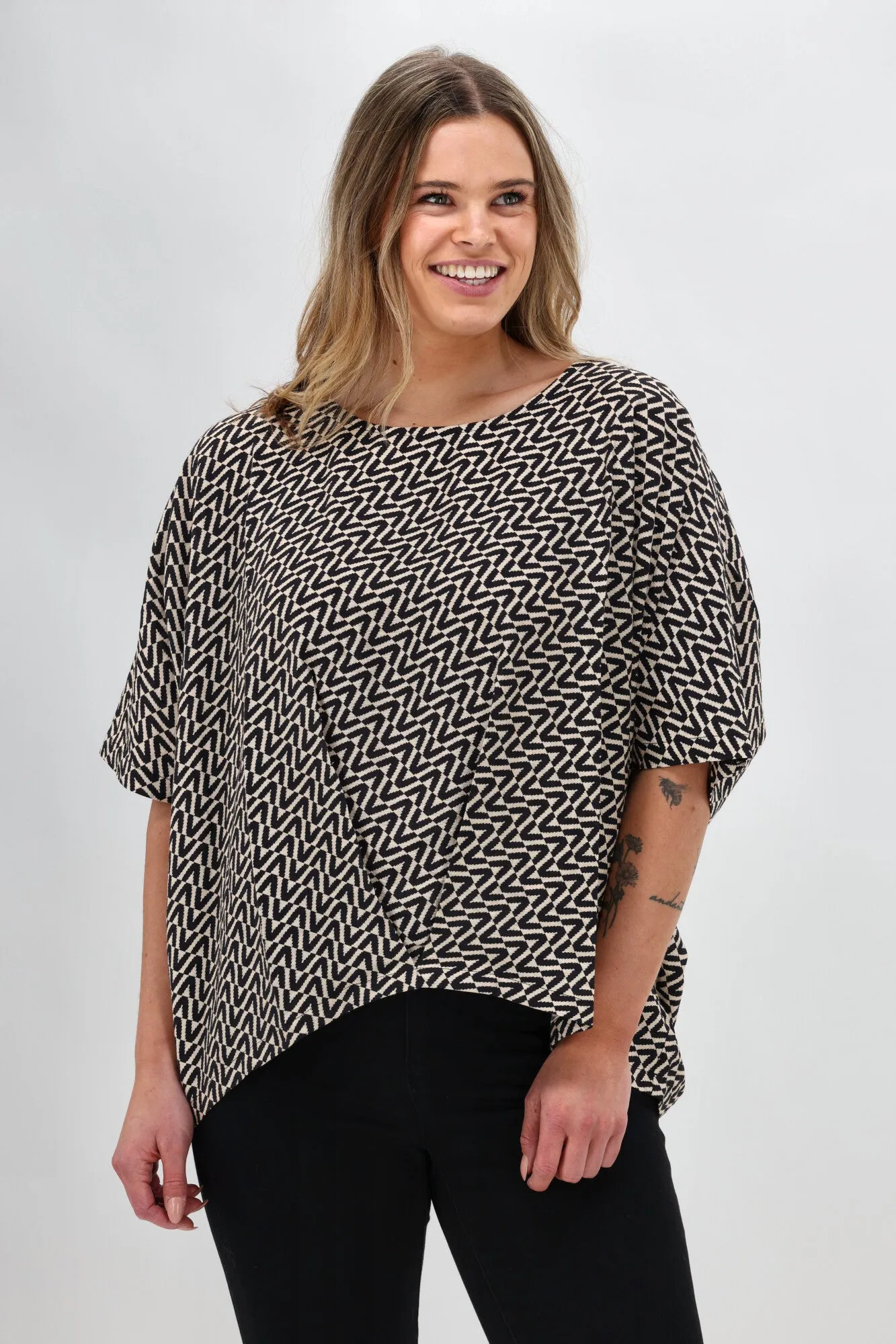 Compact Weave Fabric Raglan Sleeve Shine On Label Tui Tuck Front Oversize Top Black Natural Geo