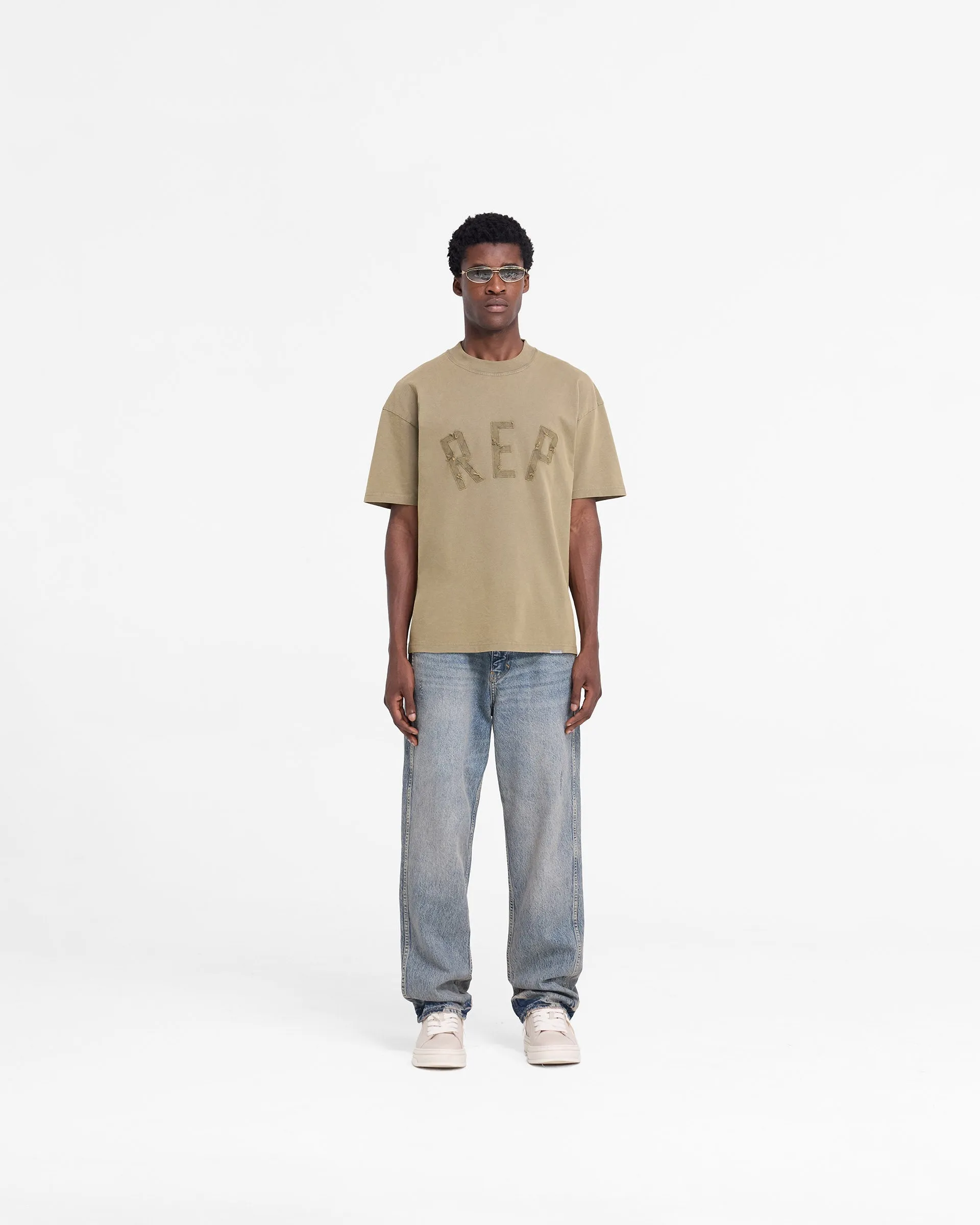 Rep Applique T-Shirt - Fawn Formal Elegance Fit for All Seasons