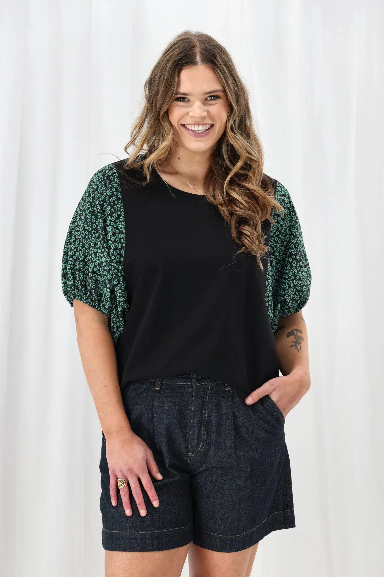 Shine On Label Sheyena Woven Sleeve Top Black w Green Floral AntiOdor