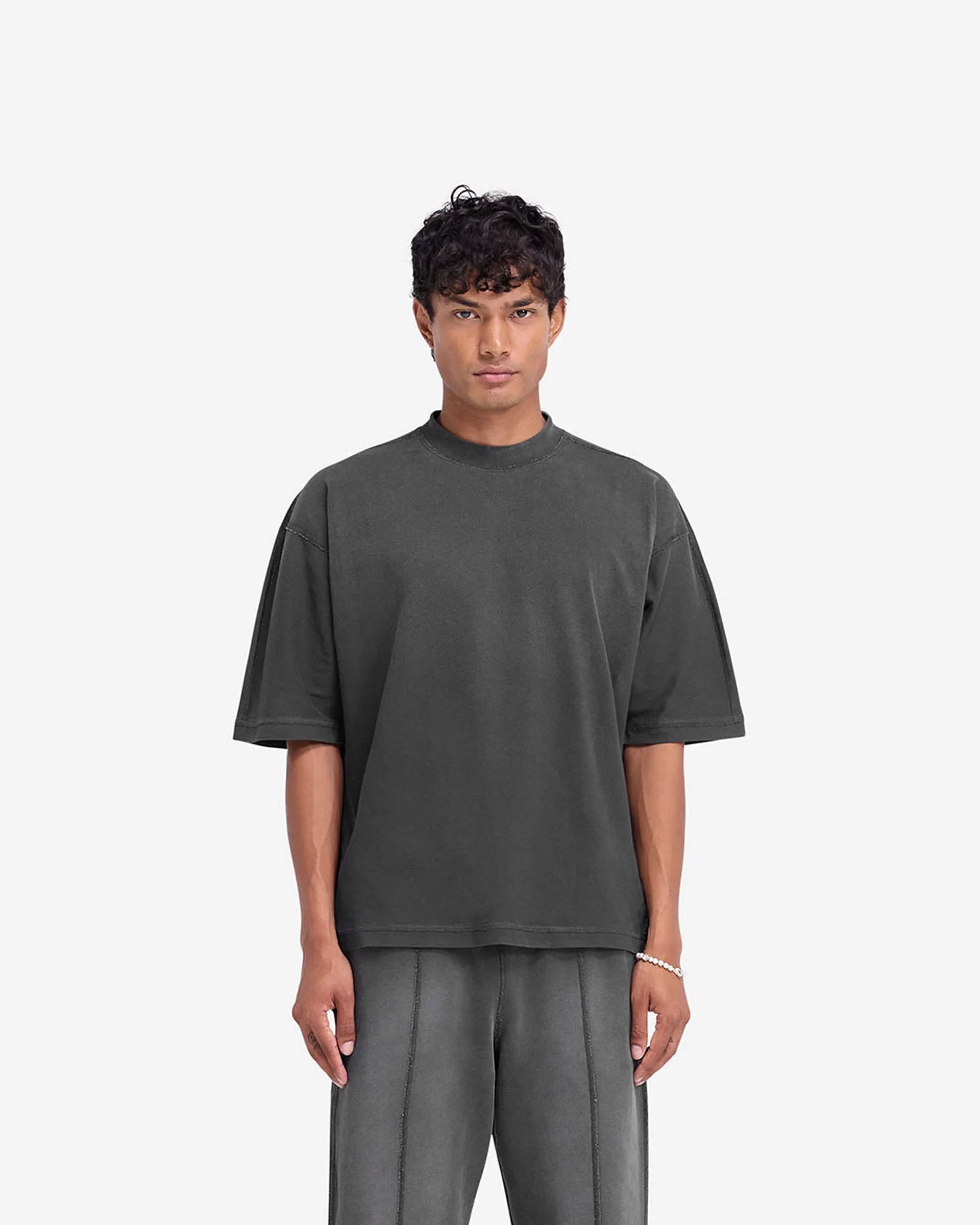 Informal charm Beach relaxation Stepped Hem T-Shirt - Stained Black