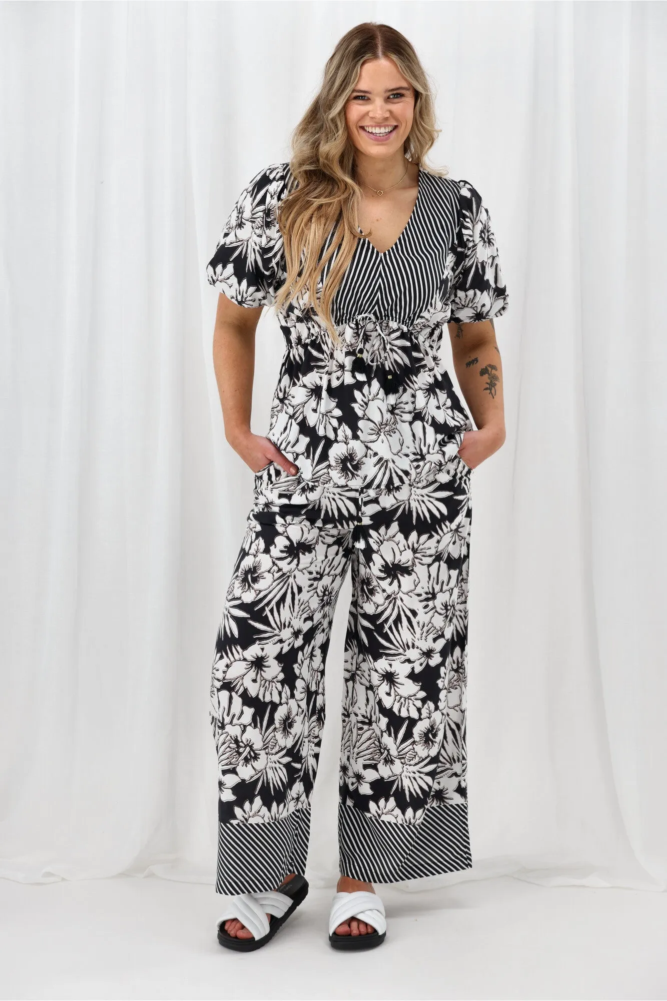 ContrastTipping Sunday Boho Sierra Border Print Top Black White